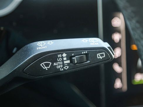 Used 2022 Audi e-tron Premium image 31