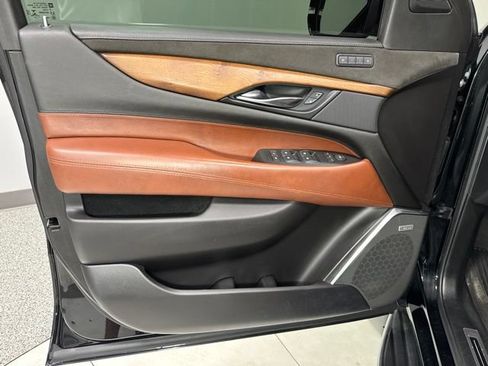 Used 2020 Cadillac Escalade Luxury w/ Escalade Sport Edition AWD/4WD image 14