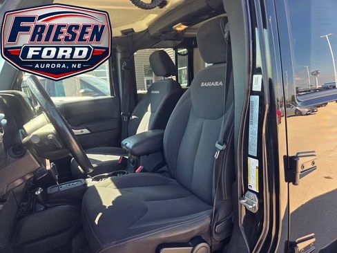Used 2018 Jeep Wrangler Unlimited Sahara w/ Connectivity Group AWD/4WD image 13