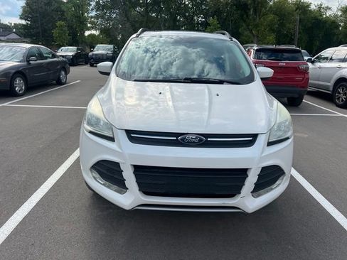 Used 2015 Ford Escape SE w/ Equipment Group 201A AWD/4WD image 2