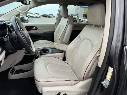 Used 2020 Chrysler Pacifica Limited w/ Advanced Safetytec Group image 12