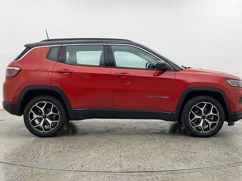 Used 2025 Jeep Compass Limited image 11