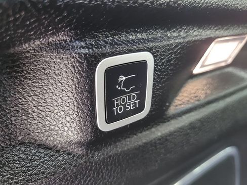 Used 2021 Jeep Grand Cherokee L Limited RWD image 12
