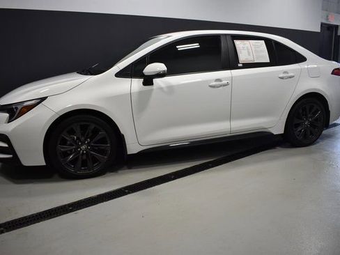 Used 2025 Toyota Corolla SE image 2