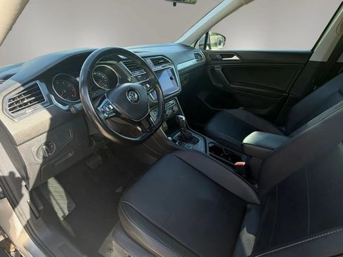 Used 2019 Volkswagen Tiguan SE w/ Panoramic Sunroof Package FWD image 9