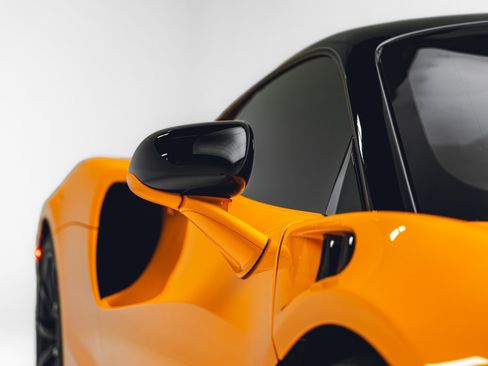 Used 2023 McLaren Artura RWD image 31