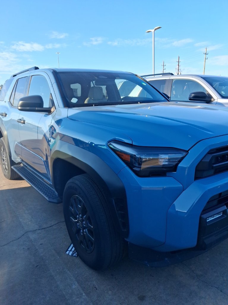 Used 2025 Toyota 4Runner SR5 AWD/4WD image 2