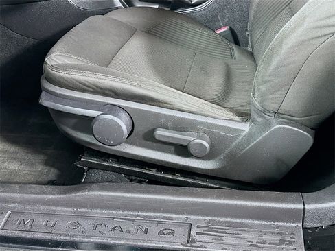 Used 2012 Ford Mustang Convertible image 21