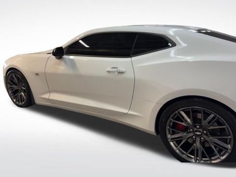 Used 2017 Chevrolet Camaro SS RWD image 6