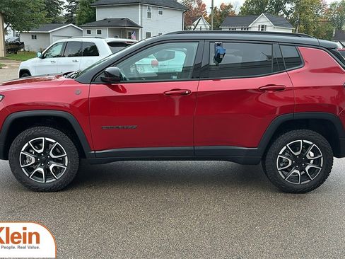 Used 2024 Jeep Compass Trailhawk image 4