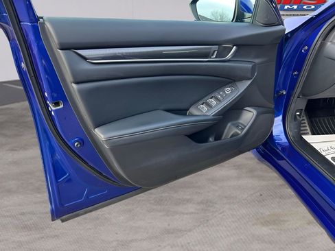 Used 2018 Honda Accord Sport image 9