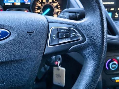 Used 2017 Ford Escape SE w/ Equipment Group 201A AWD/4WD image 19