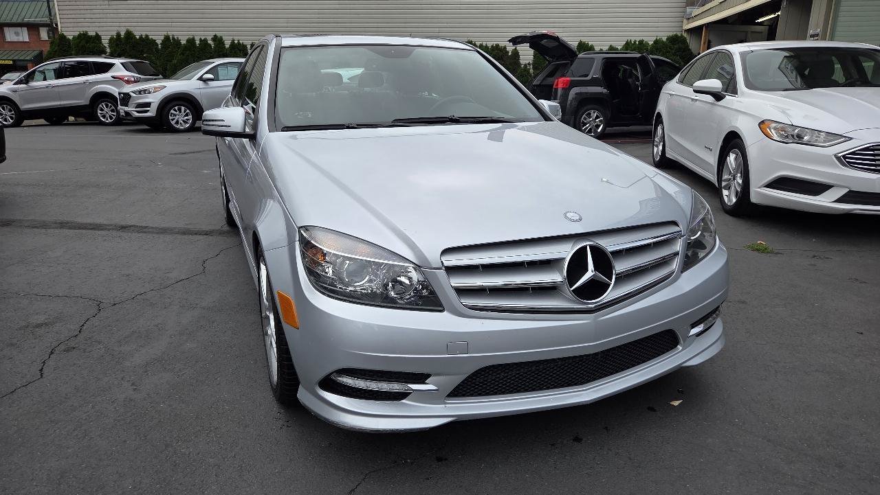 Used 2011 Mercedes-Benz C 300 4MATIC Sedan image 4