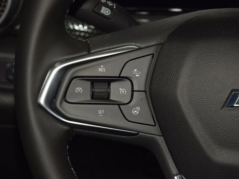 New 2026 Chevrolet Trax ACTIV w/ Sunroof Package FWD image 36