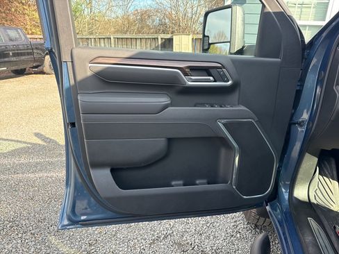 Used 2025 Chevrolet Silverado 2500 LT image 17