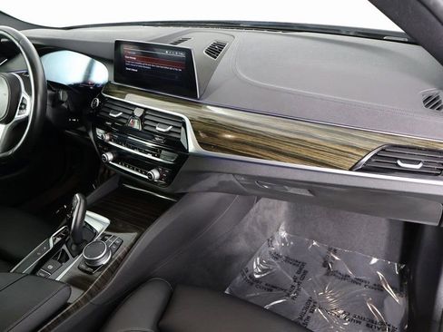 Used 2020 BMW 530i 530i w/ M Sport Package image 9