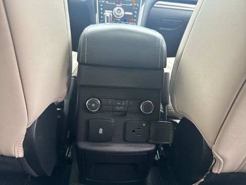 Used 2018 Ford Explorer Platinum image 23