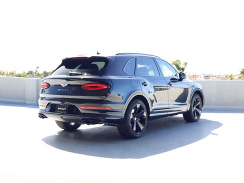 Used 2025 Bentley Bentayga image 12