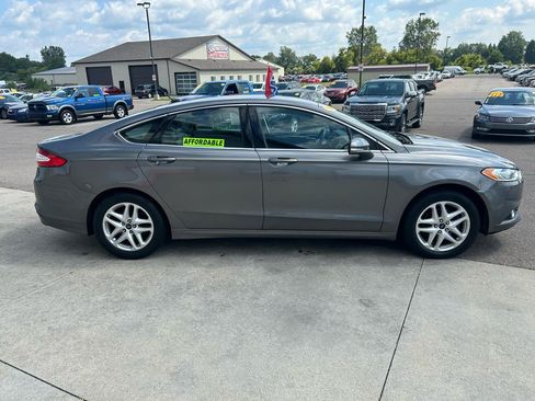 Used 2014 Ford Fusion SE w/ Equipment Group 202A FWD image 4