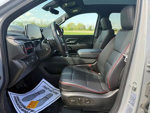 Used 2025 Chevrolet Silverado EV RST AWD/4WD image 28