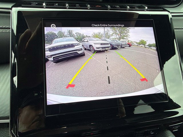 Used 2023 Jeep Grand Cherokee Altitude AWD/4WD image 11