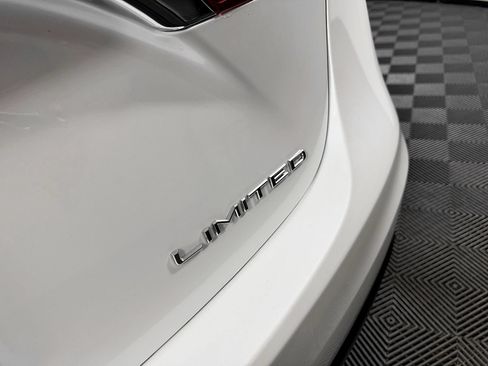 Used 2016 Toyota Avalon Limited FWD image 11