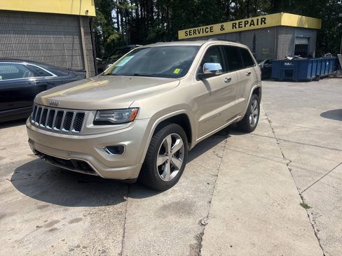 Used 2014 Jeep Grand Cherokee Overland w/ Advanced Technology Group AWD/4WD image 2