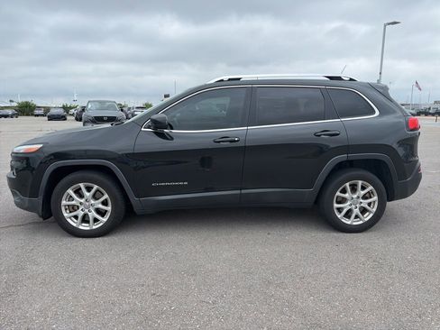 Used 2015 Jeep Cherokee Latitude w/ Comfort/Convenience Group FWD image 2