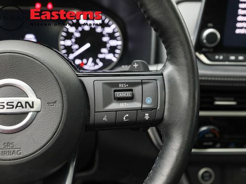 Used 2021 Nissan Rogue SL AWD/4WD image 16