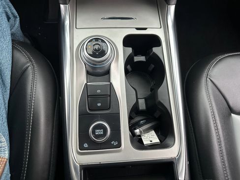 Used 2022 Ford Explorer XLT w/ Equipment Group 202A image 24