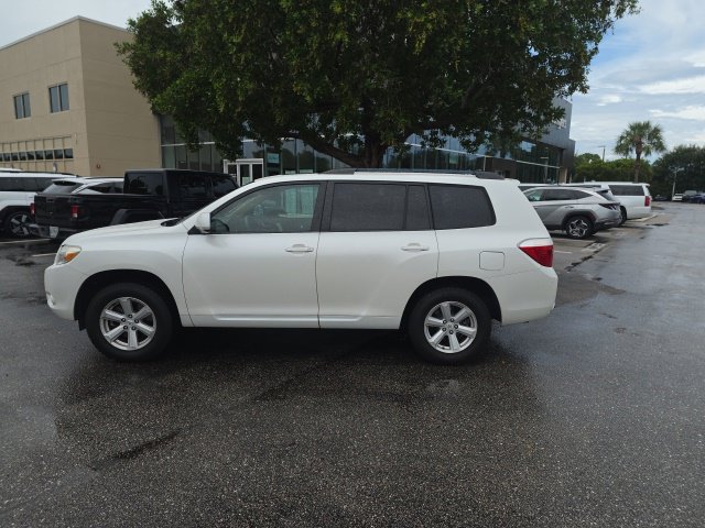 Used 2010 Toyota Highlander SE FWD image 8