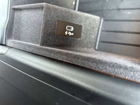 Used 2022 BMW 530i xDrive w/ Premium Package image 26