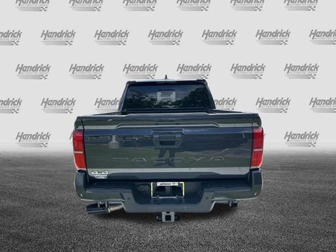 Used 2024 Toyota Tacoma SR5 w/ SR5 Upgrade Package AWD/4WD image 9