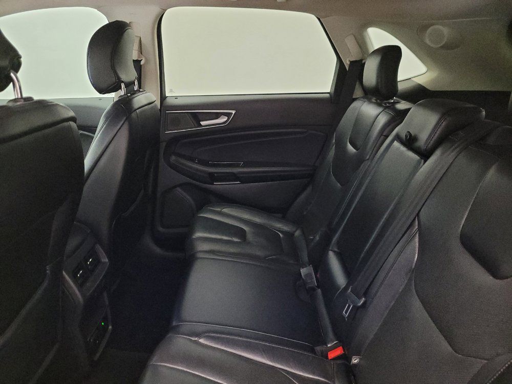 Used 2019 Ford Edge Titanium w/ Equipment Group 301A FWD image 18