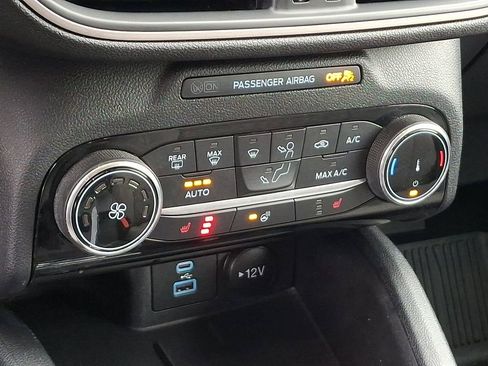 Used 2022 Ford Escape SE w/ Cold Weather Package image 16