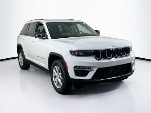 Used 2022 Jeep Grand Cherokee Limited AWD/4WD image 3