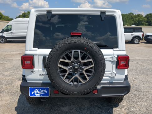 New 2026 Jeep Wrangler Unlimited Sahara AWD/4WD image 4