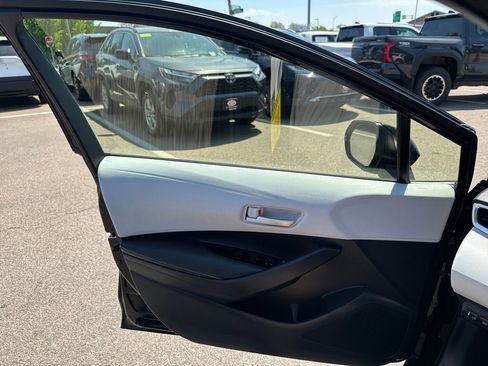 Used 2025 Toyota Corolla SE w/ SE Package FWD image 33