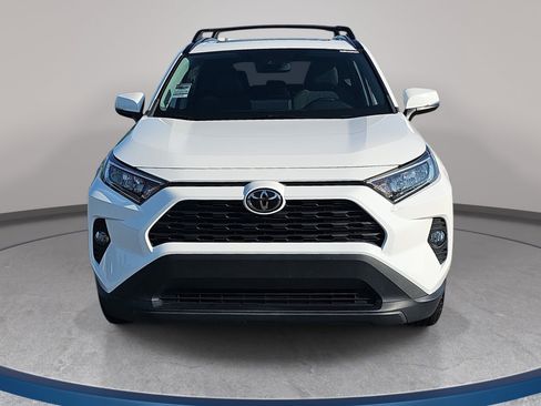 Used 2021 Toyota RAV4 XLE w/ Convenience Package FWD image 2