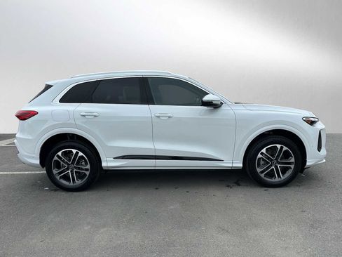New 2025 Audi Q5 Premium image 2