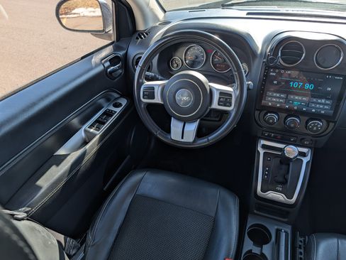 Used 2017 Jeep Compass Latitude image 9