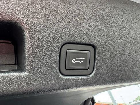 Used 2025 Buick Enclave Sport Touring FWD image 23
