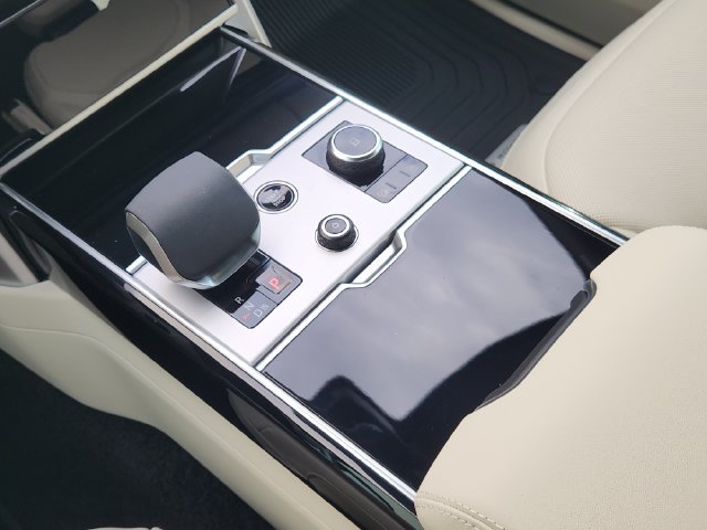 New 2027 Land Rover Range Rover Long Wheelbase SE AWD/4WD image 17