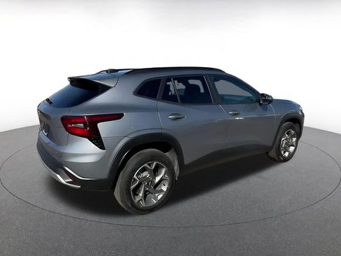 Used 2025 Chevrolet Trax LT w/ LT Convenience Package FWD image 15