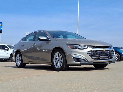 Used 2025 Chevrolet Malibu LT FWD image 3