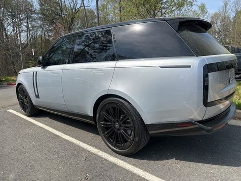 Used 2025 Land Rover Range Rover SE image 9