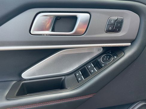 Used 2025 Ford Explorer ST image 31