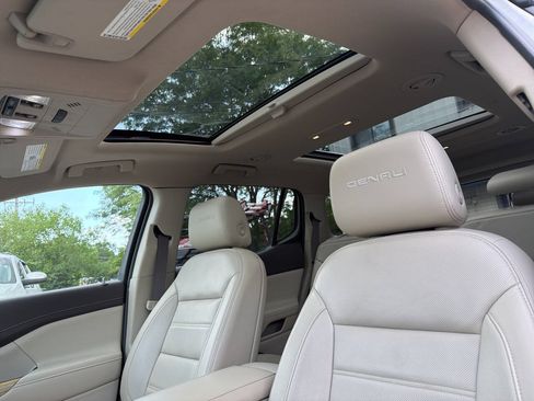 Used 2019 GMC Acadia Denali w/ Technology Package FWD image 23