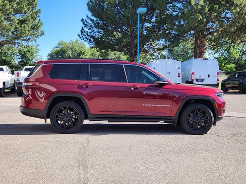 Used 2025 Jeep Grand Cherokee L Limited AWD/4WD image 2