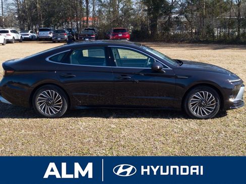 New 2025 Hyundai Sonata Limited image 3